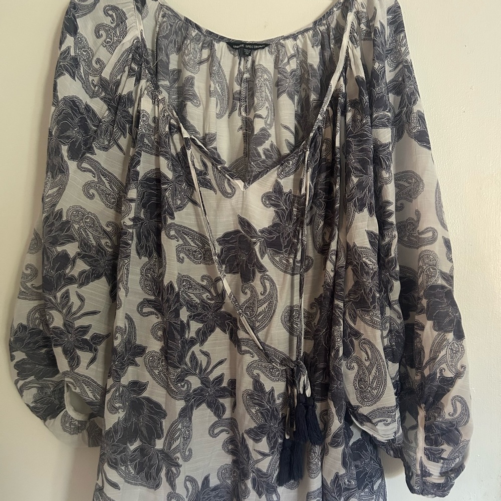 Unique Spectrum White and Gray Blouse